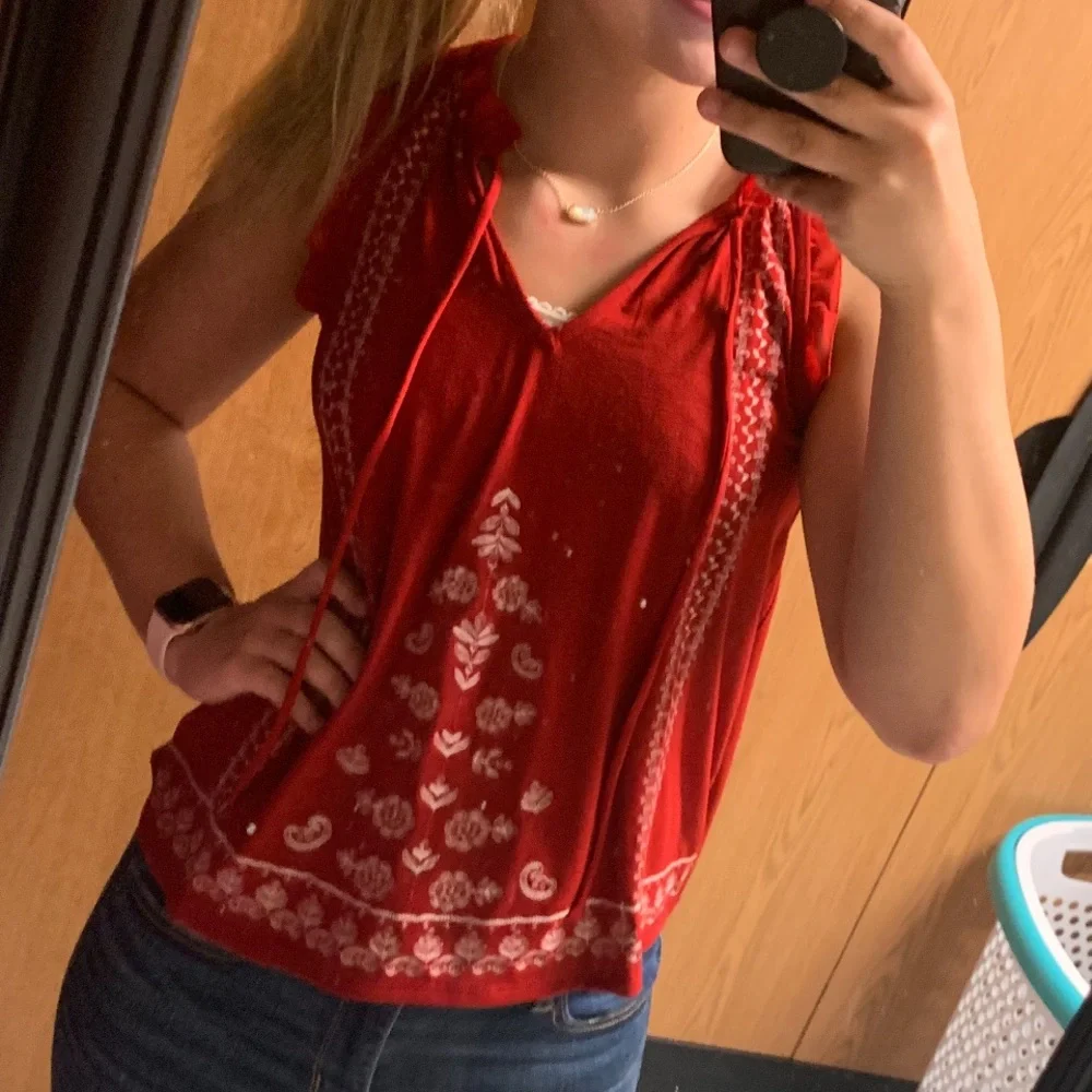 Red Tank - Picture 1 of 4